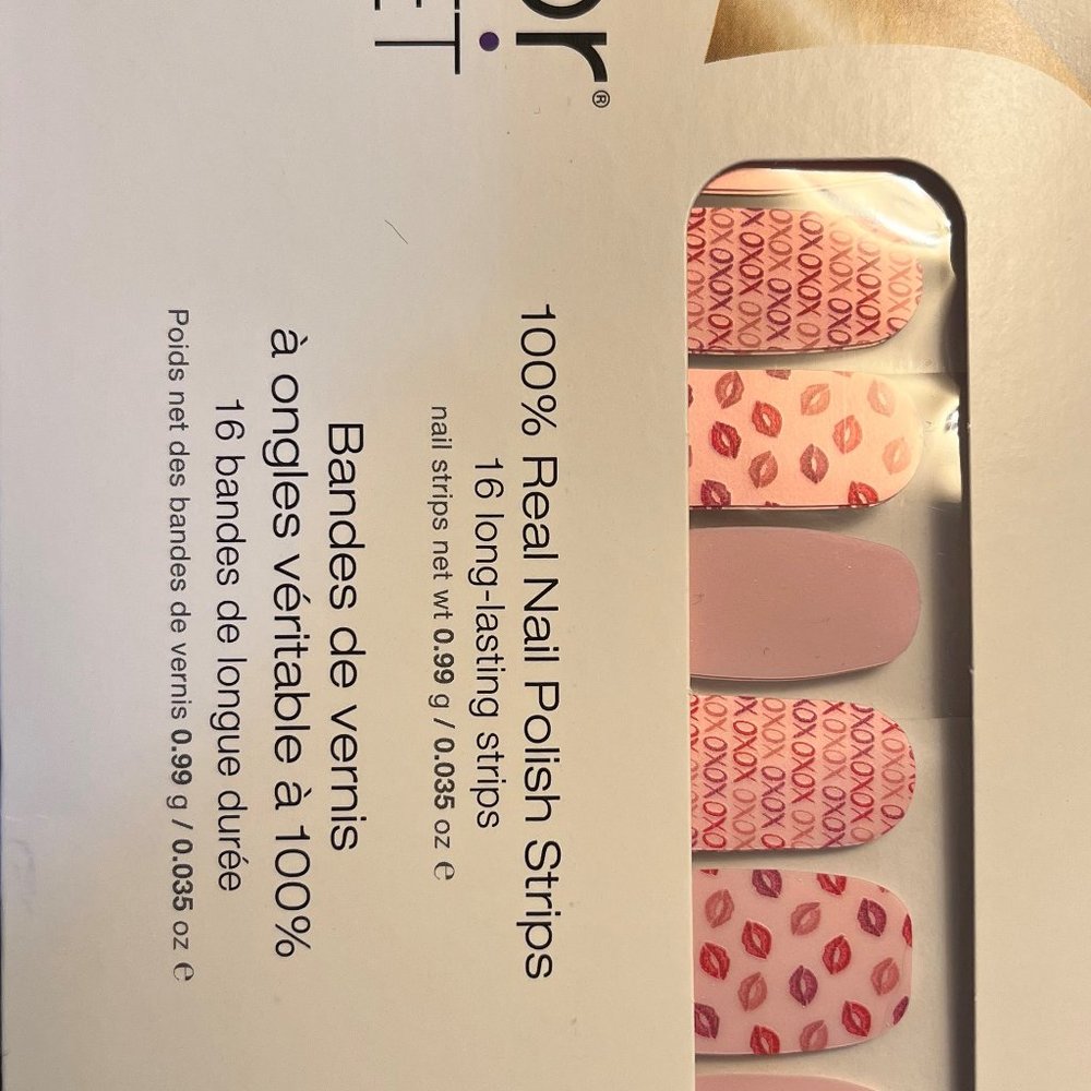 Kiss and Makeup Color Street set